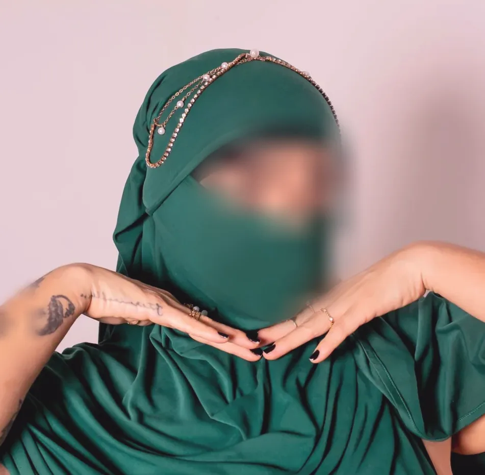 Cara, 37