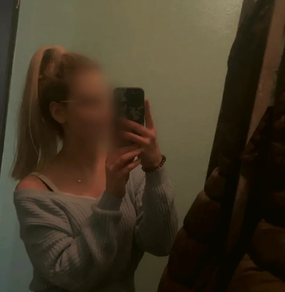 Julia, 26