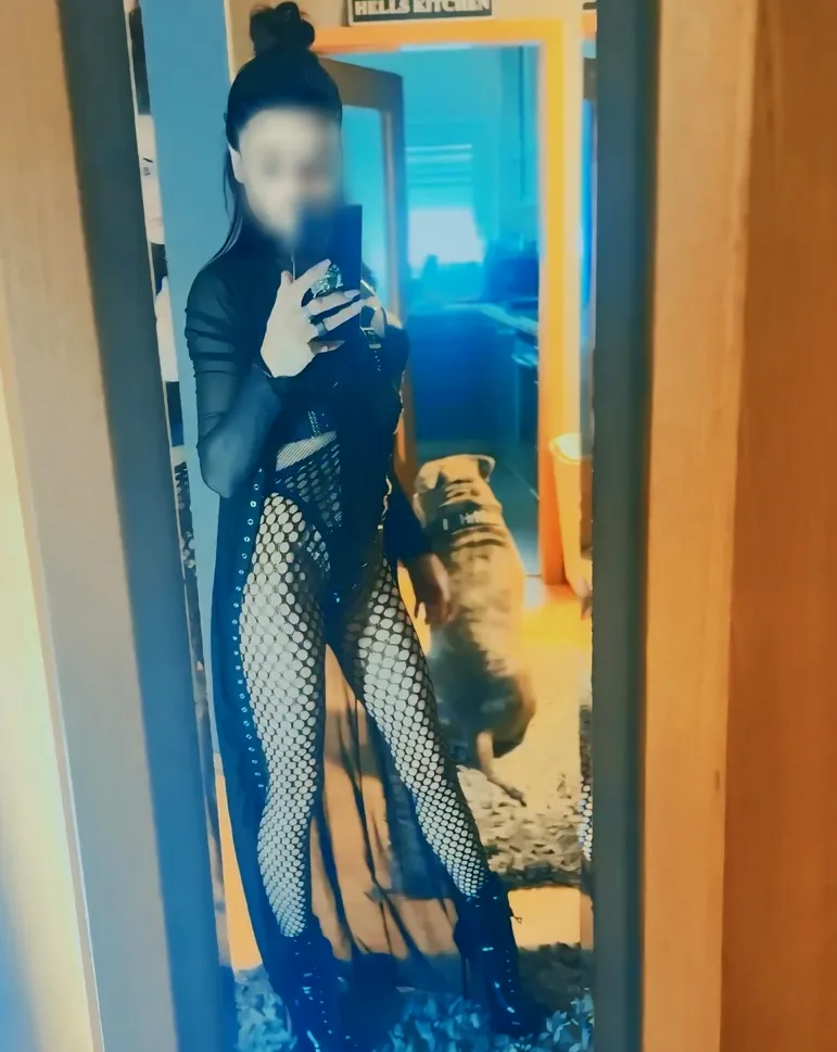 Lilly, 33
